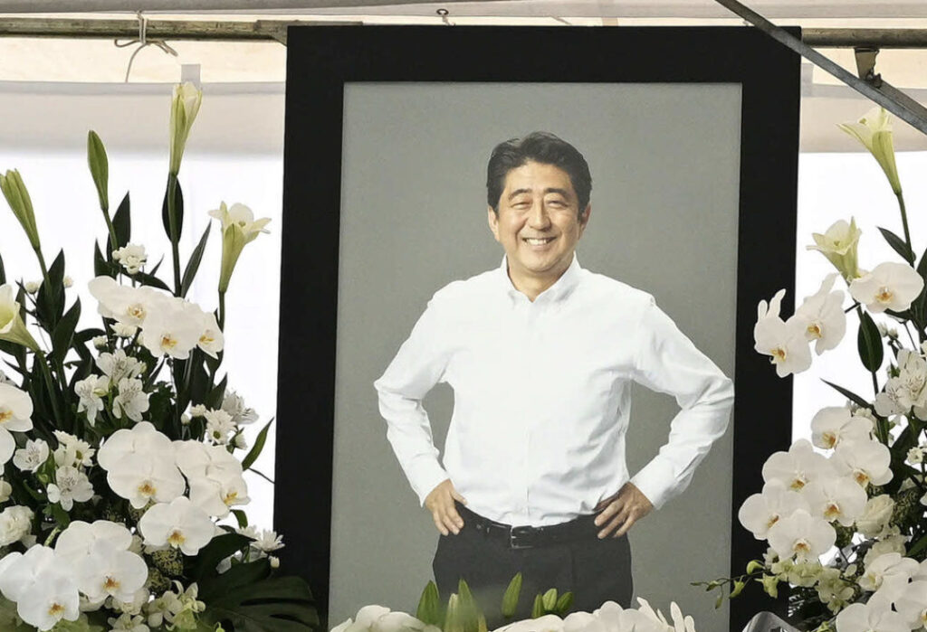 安倍晋三の遺影