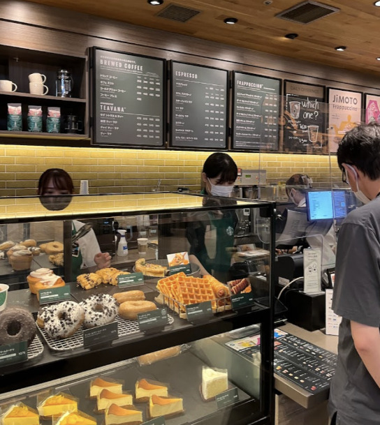 スターバックス横浜ベイクォーター店レジ前